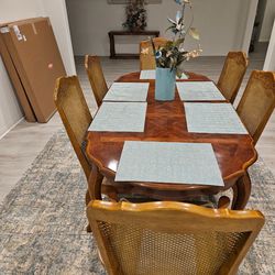 Dining Room Table  And Chairs 