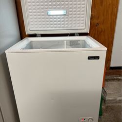 MOVING SALE!!! MagicChef  7cu. Chest Freezer