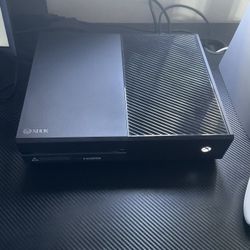 Original Xbox One 500gb Comes With Controller And Forza Horizon 4