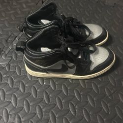  Air Jordan 1 Mid SE 'Black Metallic Silver