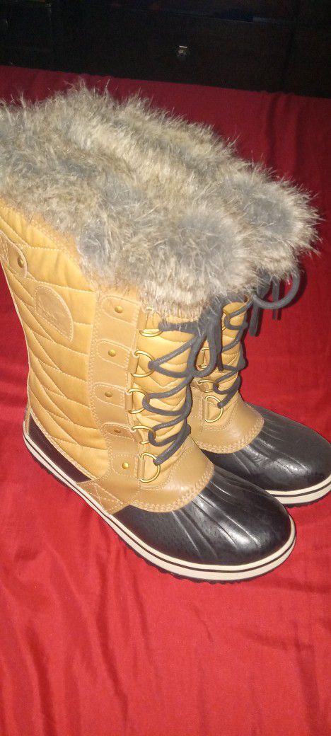Sorel BRAND NEW WMS BOOTS SIZE 9.5