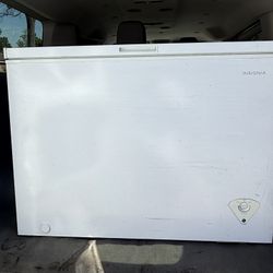 Insignia Deep Freezer 10.4 Cu. Ft 