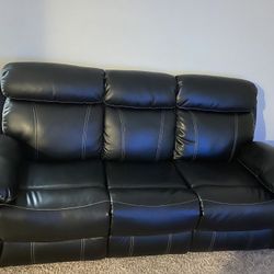 BLACK LEATHER RECLINER COUCH $200