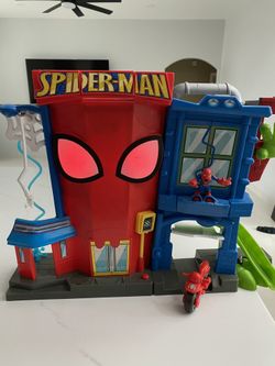 Heroes House & Figurines