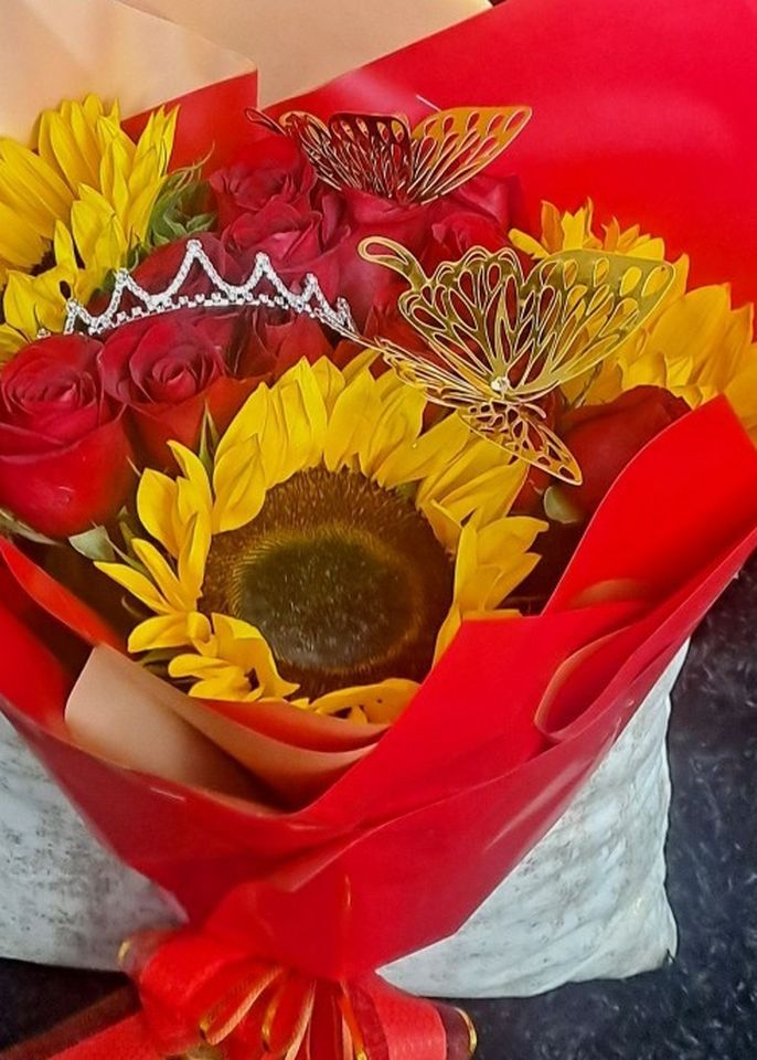 RAMOS BUCHONES ,🌹
ROSAS NATURALES  🌹
GIRASOLES 🌻🌻🌻
EL MEJOR REGALO O DETALLE PARA TU AMADA LLAMAME 281) (contact info removed) Y (contact info re