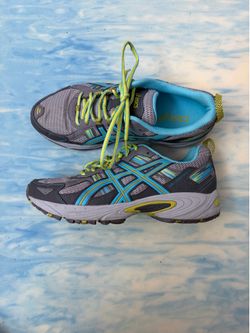 Women’s asics Gel Venture 5 shoes, size 9.5