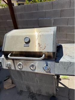 Gas Grill – Survived a Grease Fire, Still Works – As-Is Pickup