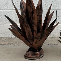 Brand New Extra large Painted Metal Agave Plant Yard Art