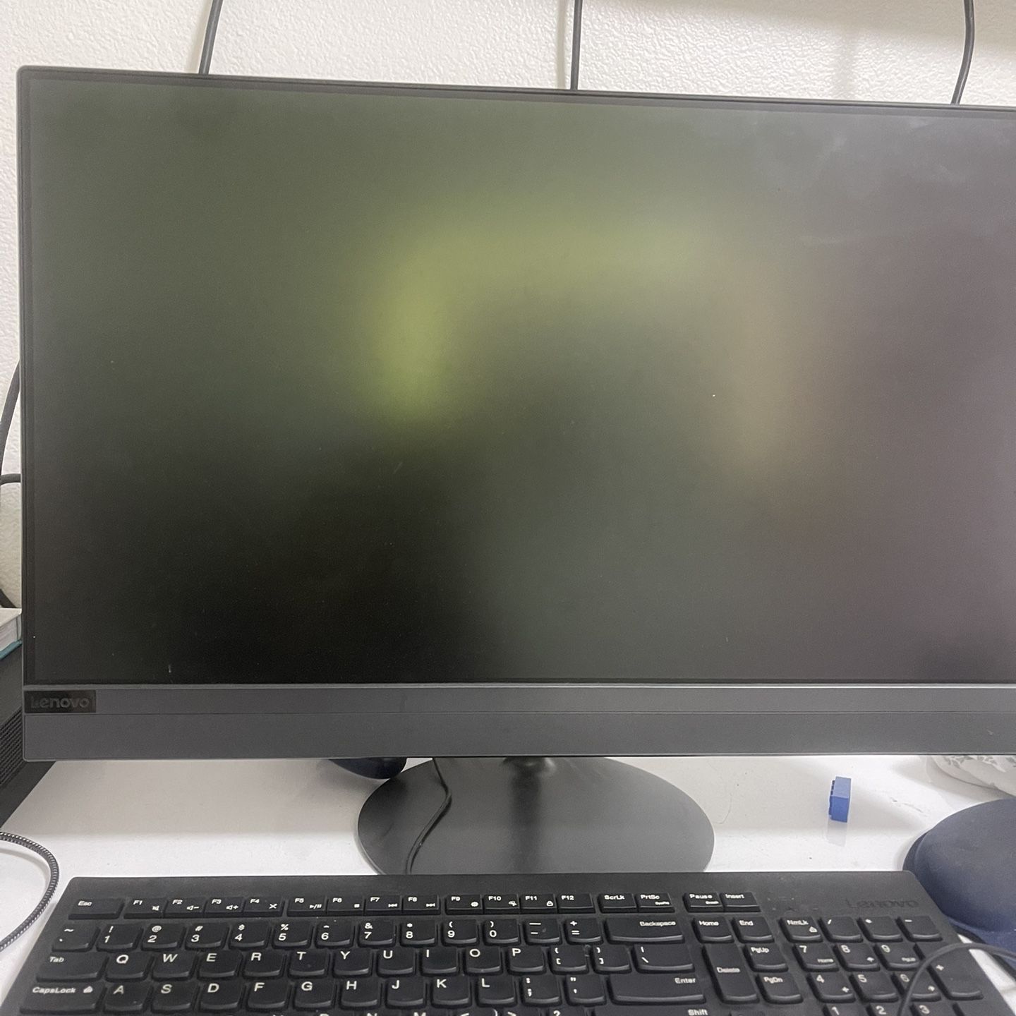 Lenovo Touchscreen  desktop + keyboard