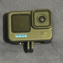 GoPro Hero 11 Black Waterproof Action Camera With 64GB Card & Battery