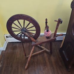 Antique Spinning Wheel 