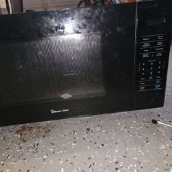 Magic Chef  Microwave/Black