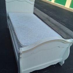 TWIN BED FRAME WITH BOX SPRING AND MATTRESS 