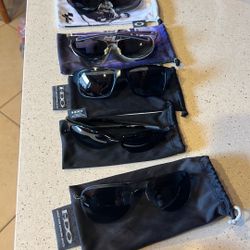 Oakleys 5 Pairs And Cleaning Kit