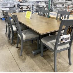 Wood Heavy Dining Room Table & Chairs 
