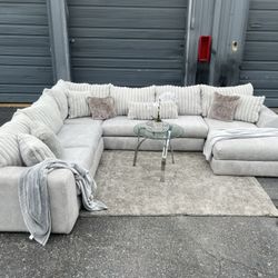Sectional/couch/sofa, Light Grey, Plush, Delivery Available 