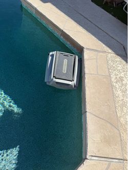 Pool surface skimmer solar robotic with remote control