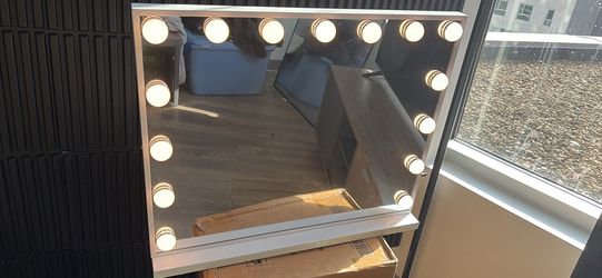 Vanity mirror