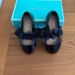 Little Girls Black Patent Dress Shoes Size 8 Like New