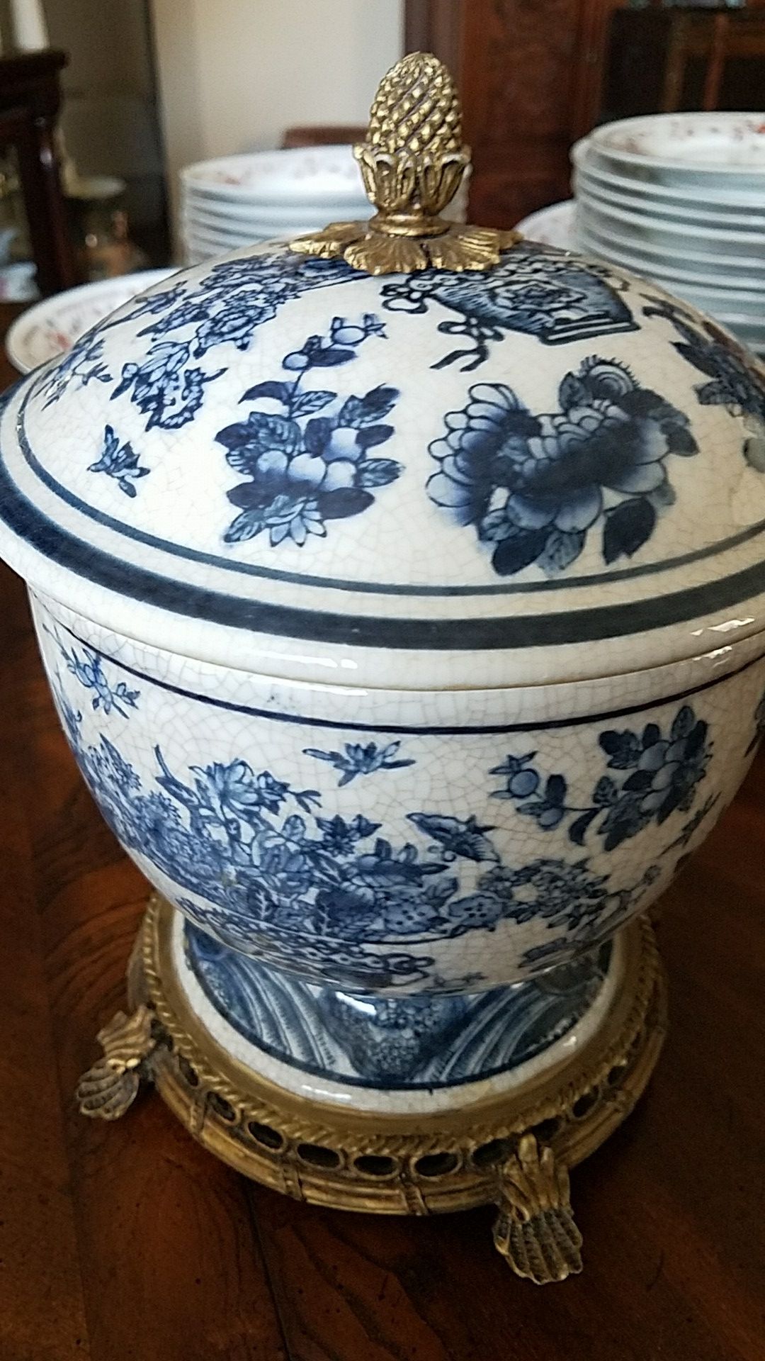 Porcelain jar