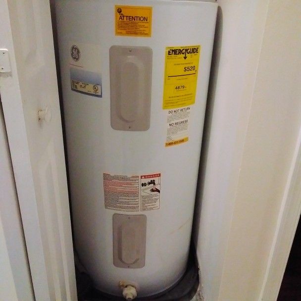 50 Gallon Electric Hot Water Heater By GE 240v 👍  Is Hooked Up To See Working 👍 