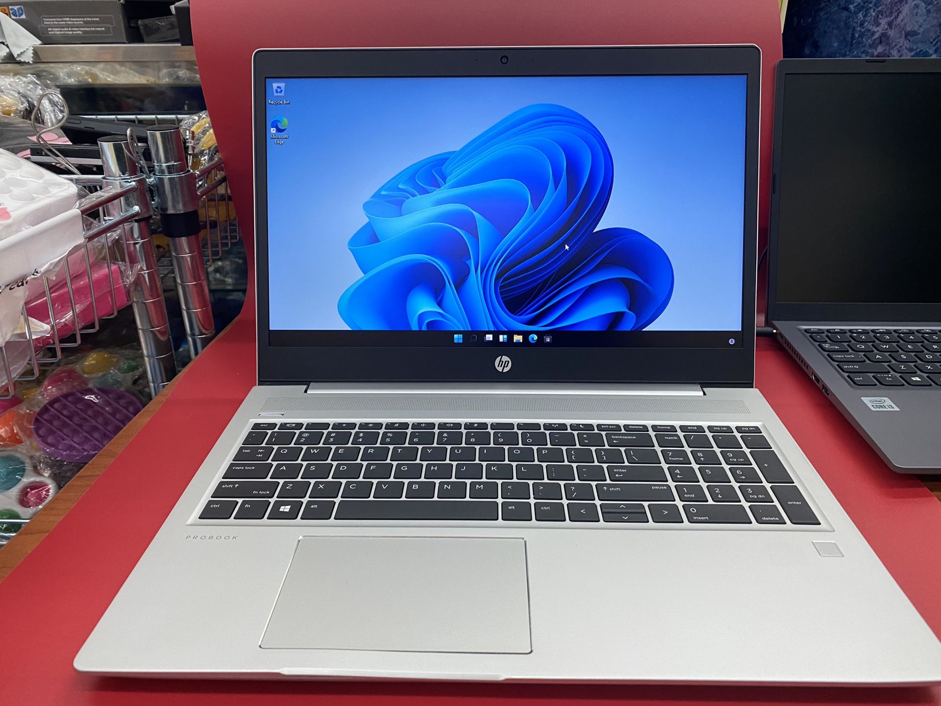 Hp ProBook 450 G6, 8th Generation, Intel Core i5, 256gb SSD, 8gb, windows 11, AC adapter, works super fast , it's in good condition. Price is $425 see