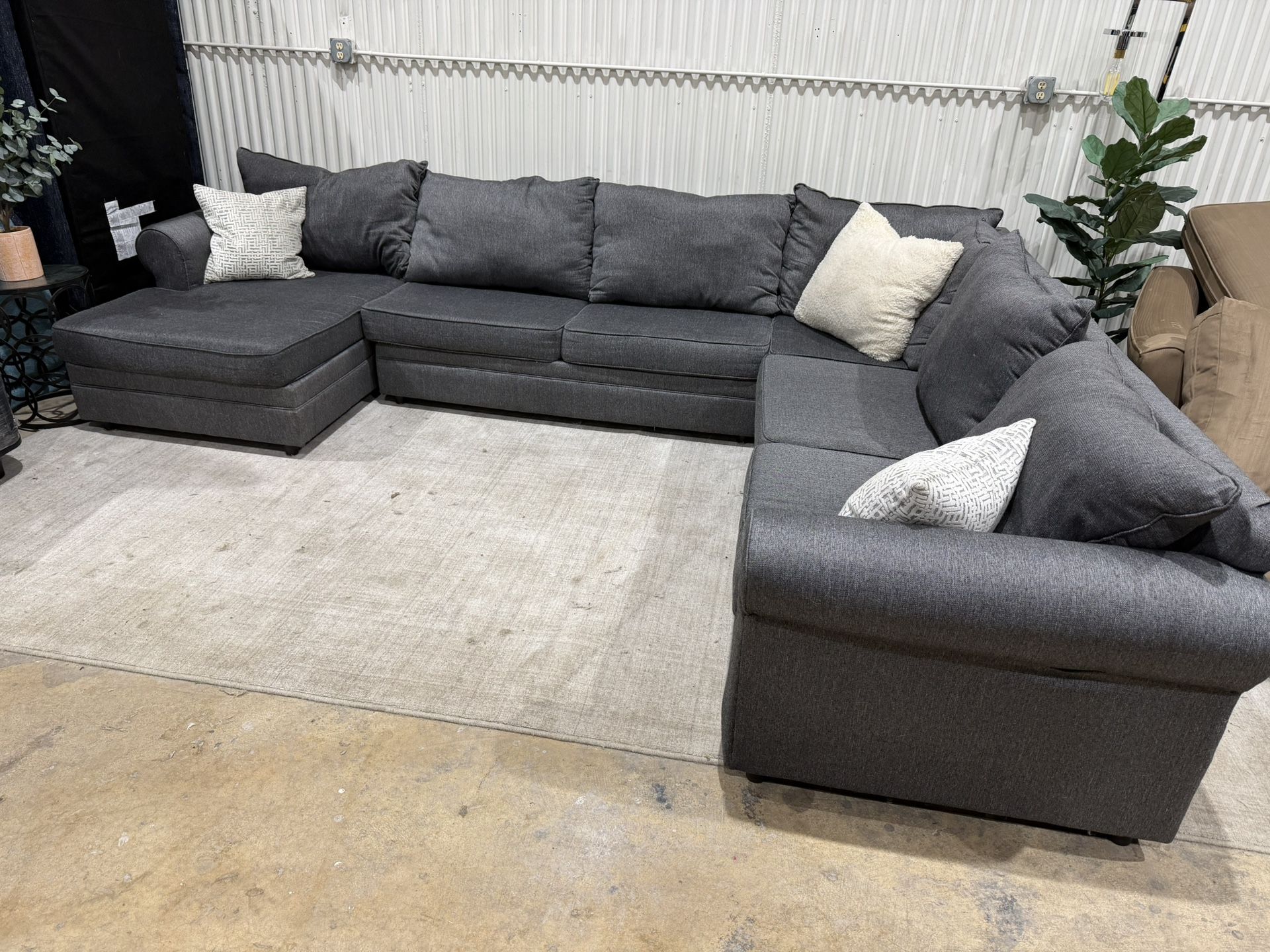 HUGE Sectional Sofa Couch - Chaise Lounge - 4pcs - Gray - Cleaned - Comfy -   Delivery Available