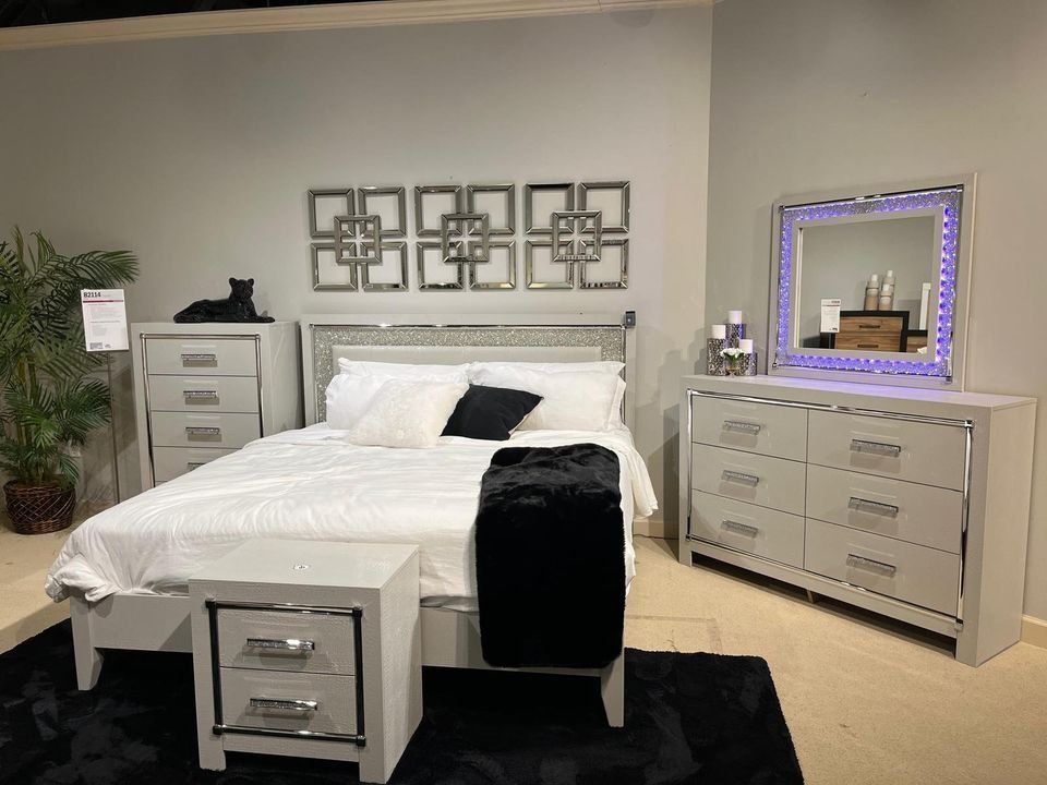 Silver Queen Bedroom Set with Alligator Embossed Design and LED Lights