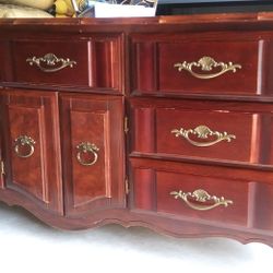Dresser / Yes Still Available