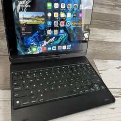 iPad 6 Wifi And Cellular W/ Bluetooth Keyboard And New Charger 