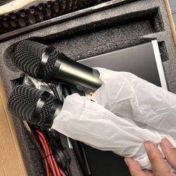 Universal Microphones 