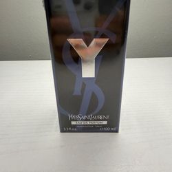 Yves Saint Lauren 
