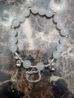 White beaded bracelet with Hello Kitty charm