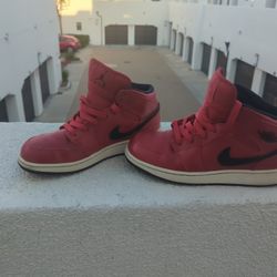 Nike Air Jordan 1 Mid Gym Red/ Black/ White [554725-602] 5.5Y Mens 6.5 Womens 5.0