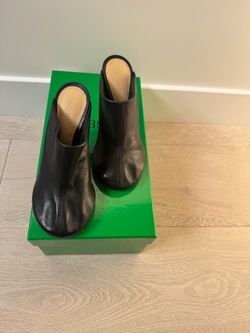 Bottega Veneta Black Leather Mules