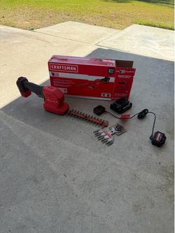 CRAFTSMAN CMCSS800C1R V20 2-in-1 Lithium-Ion Cordless 8 in. Hedge Trimmer and 4 in. Grass Shear Kit (