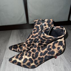 Print Boots (size 6)