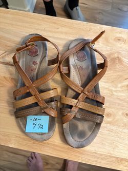 -10- women’s sandals
