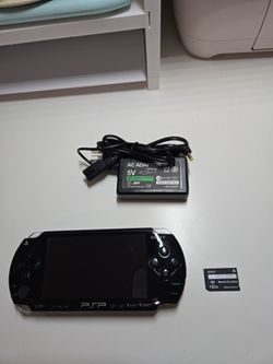 Sony PSP Console Black Handheld System with Charger