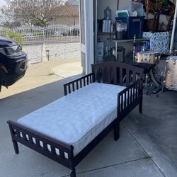Toddler bed with mattress