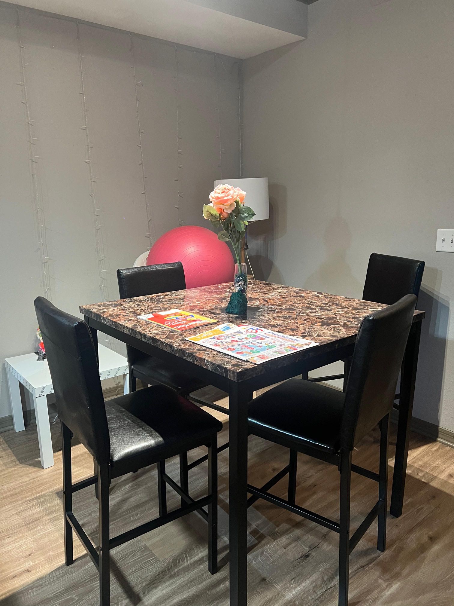 Modern 5-Piece Dining Set – Faux Marble Table + 4 Chairs – Excellent Condition