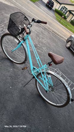 Schwinn Women’s Cruiser Bike w/ Basket
