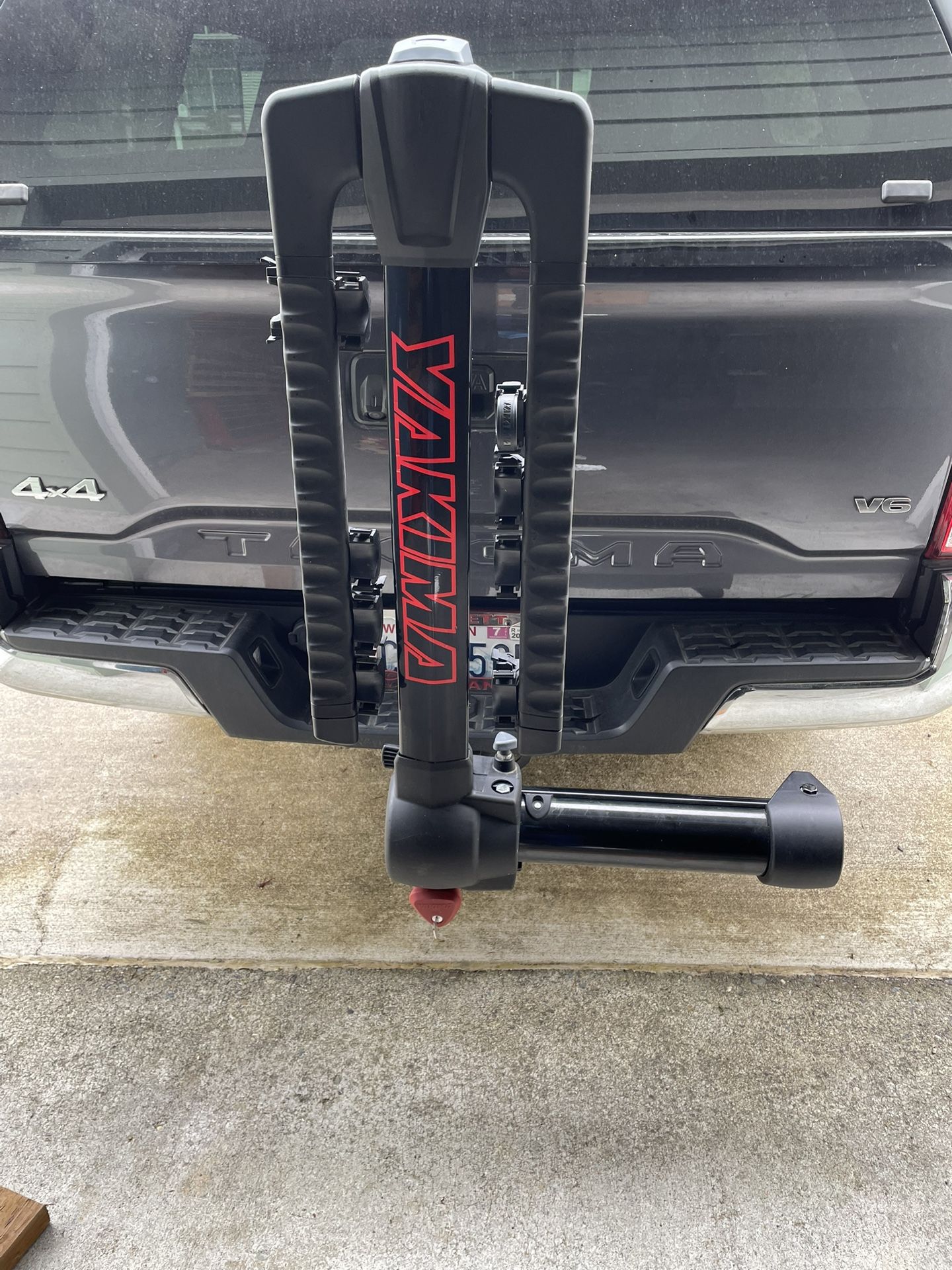 Yakima Bike Rack Hitch Full Swing. Like New!