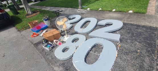 More FREE ITEMS ON Curb Now. Sunday 5/31/26 3.40 Pm