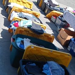 Lots Of Clothes/ Mucha Ropa 