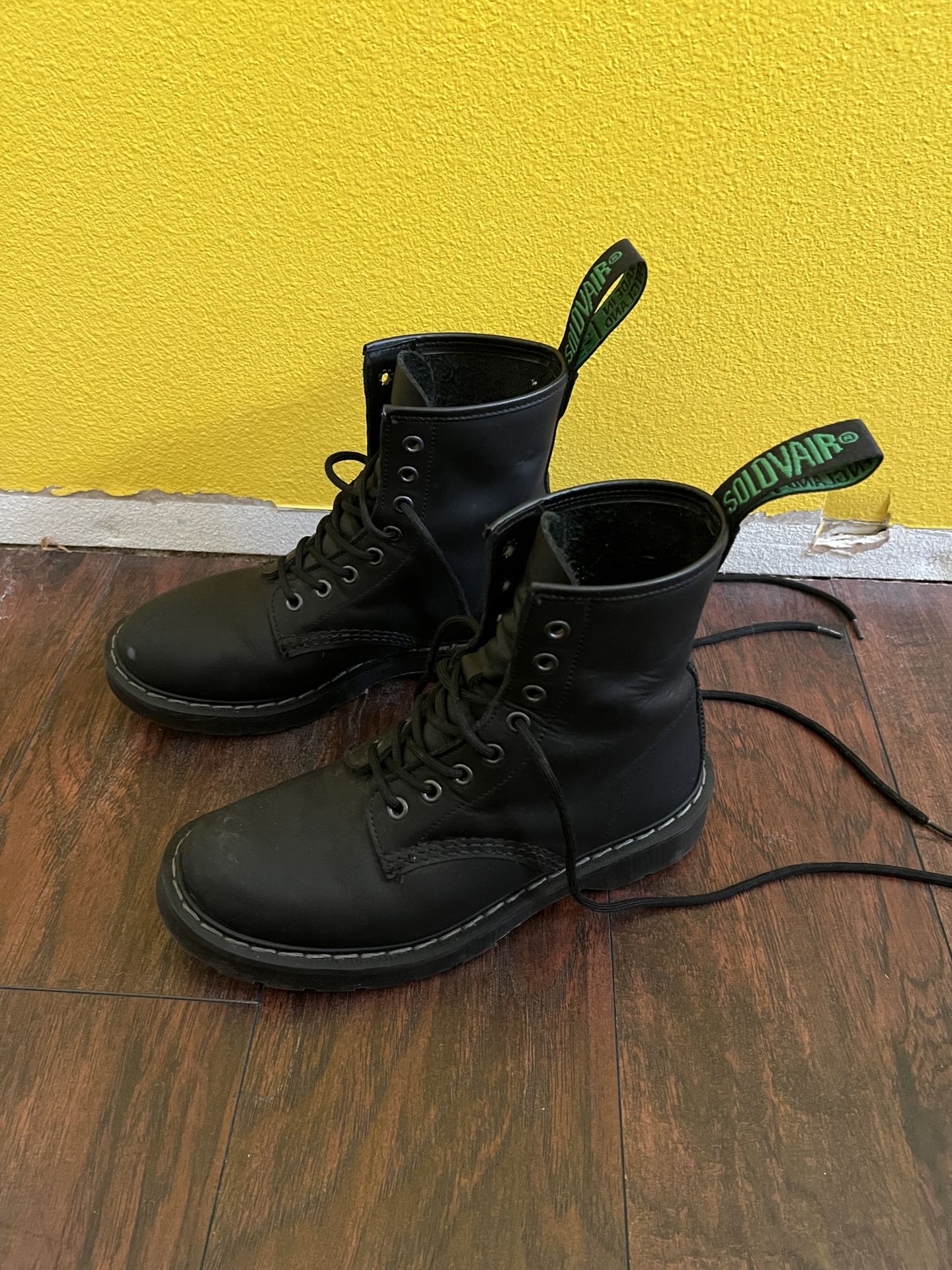 Solovair Black Greasy Eye Derby Boot Black (Original Doc