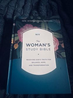 NIV The Woman's Study Bible Hardcover (New)