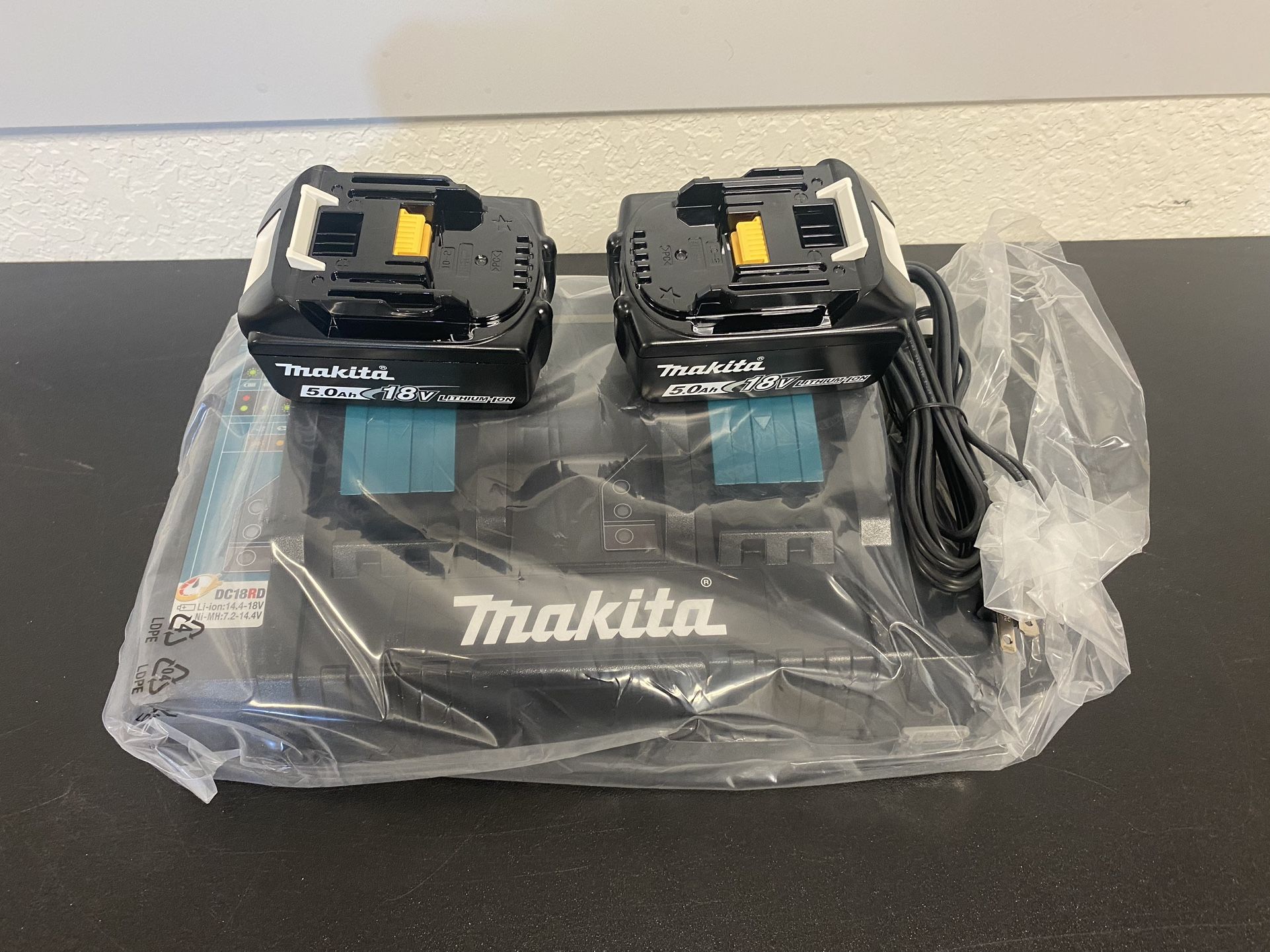 Makita 18v Batteries And Charger