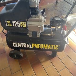 Central Pneumatic 8 Gallon 2 HP 125 PSI 