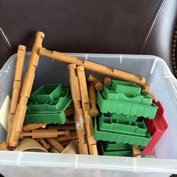 Toy Lincoln Logs